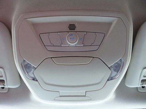 Used 2016 Ford Focus SE w/ Equipment Group 201A image 30