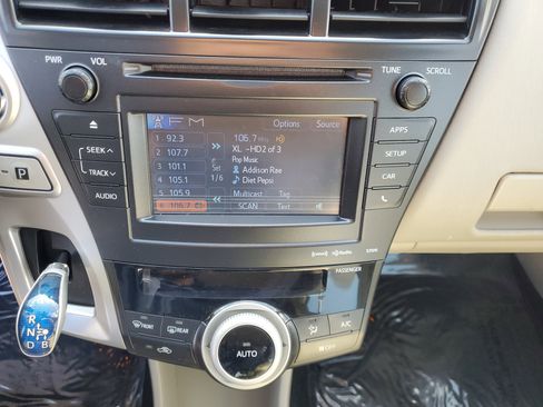 Used 2012 Toyota Prius V Five image 26