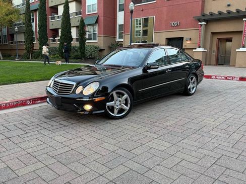 Used 2009 Mercedes-Benz E 550 Sedan image 2