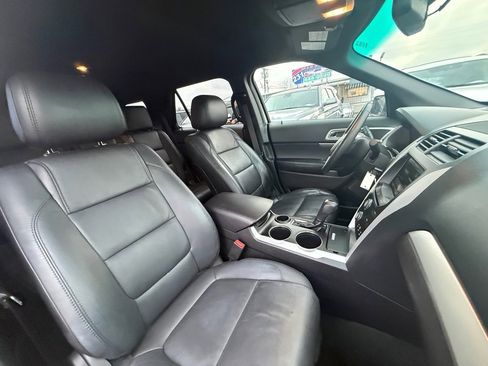 Used 2014 Ford Explorer XLT w/ Equipment Group 202A image 27
