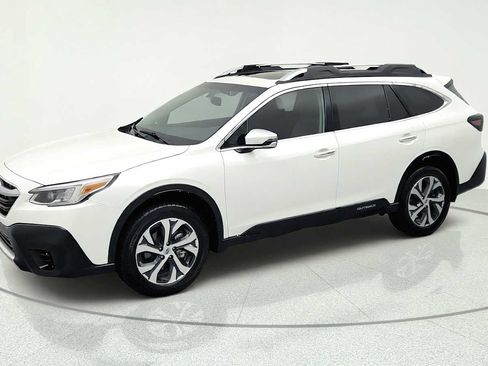 Certified 2022 Subaru Outback Touring w/ Popular Package #2 AWD/4WD image 4