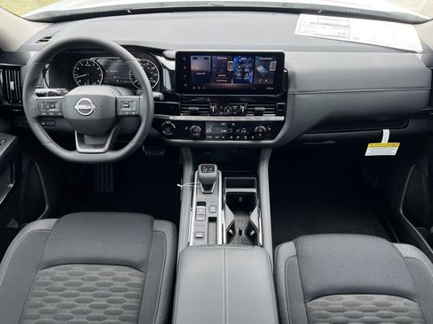 New 2026 Nissan Pathfinder SV image 7
