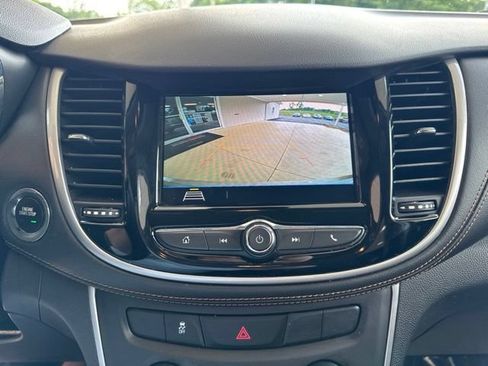 Used 2018 Chevrolet Trax LT w/ LT Convenience Package AWD/4WD image 19