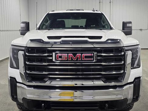 Used 2024 GMC Sierra 3500 SLE image 3