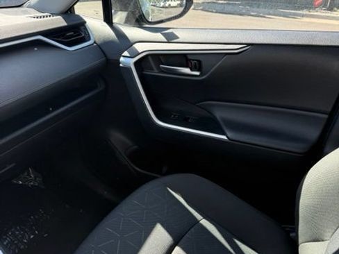 Used 2025 Toyota RAV4 XLE AWD/4WD image 32