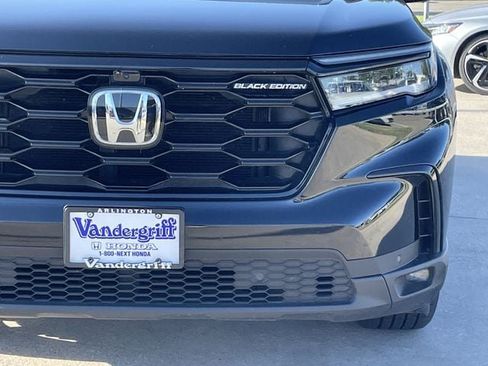 Certified 2025 Honda Pilot Black Edition image 7