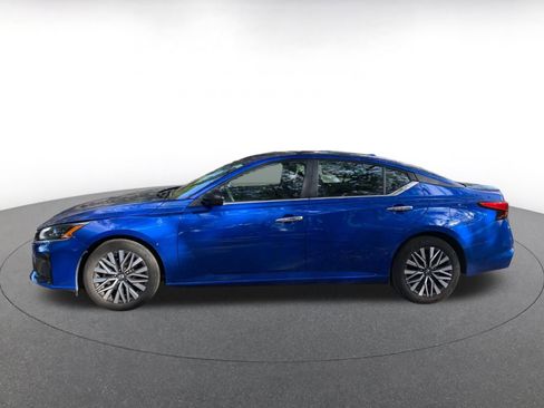 Used 2025 Nissan Altima 2.5 SV image 4