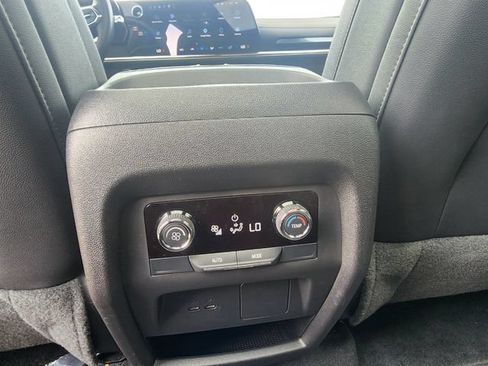 Used 2025 Chevrolet Traverse Z71 w/ LPO, Floor Liner Package AWD/4WD image 21
