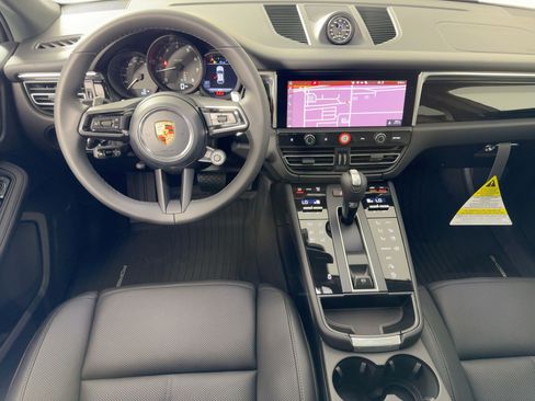Certified 2026 Porsche Macan AWD/4WD image 27