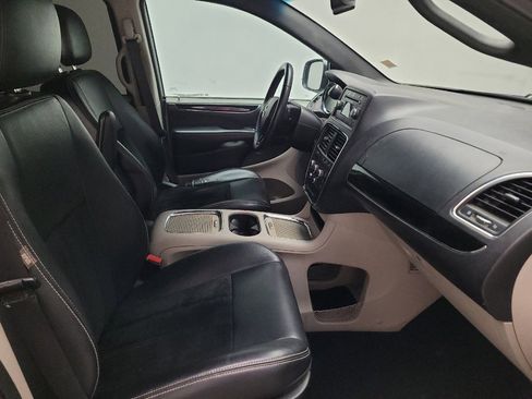 Used 2017 Dodge Grand Caravan SXT image 21