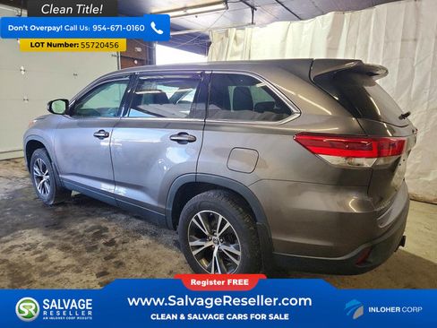 Used 2019 Toyota Highlander LE AWD/4WD image 3