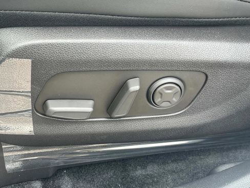 New 2026 Kia Carnival EX FWD image 28