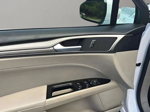 Used 2017 Ford Fusion SE image 26