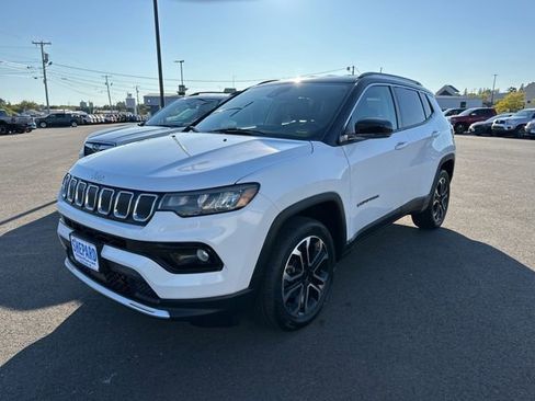 Used 2022 Jeep Compass Limited image 3