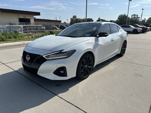 Used 2022 Nissan Maxima SR w/ Sport Mat Group FWD image 10