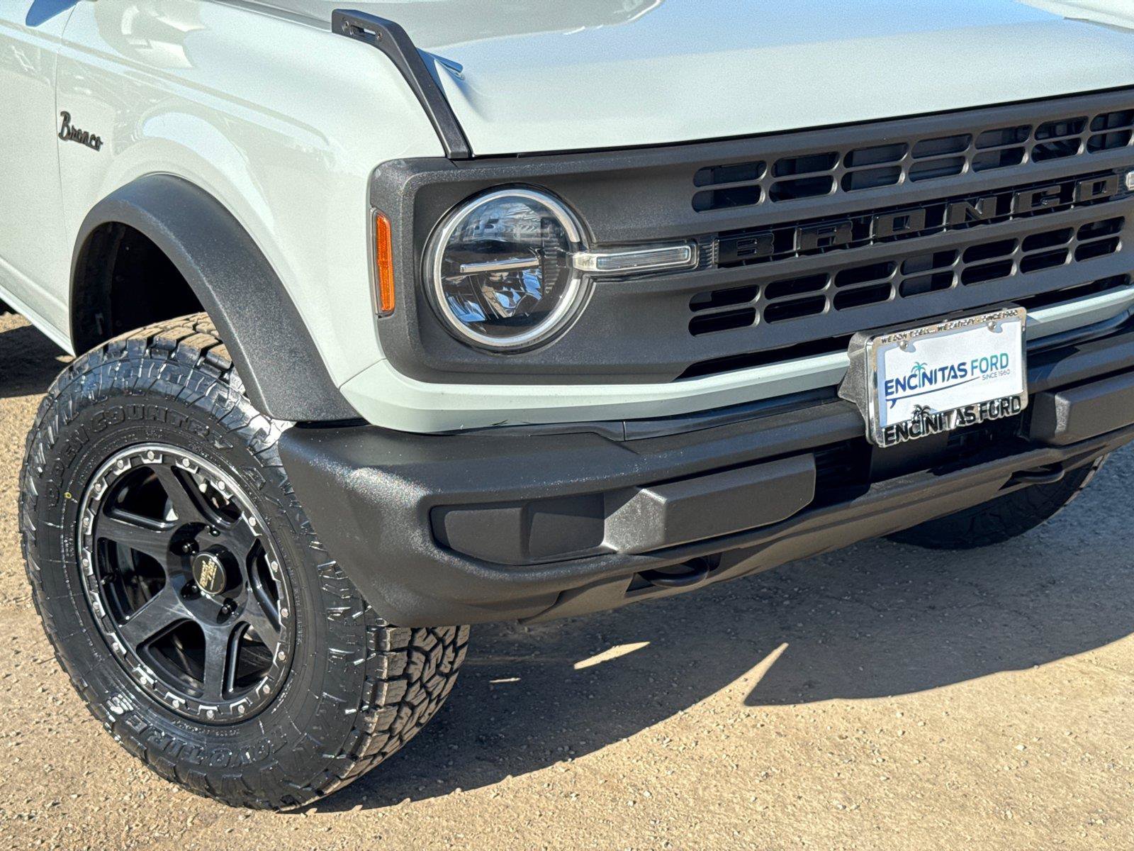 Certified 2023 Ford Bronco 2-Door AWD/4WD image 3