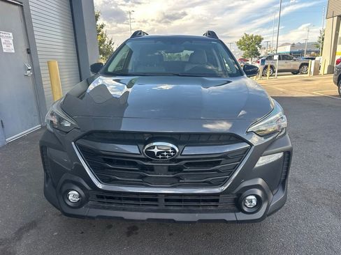 Used 2025 Subaru Outback Premium AWD/4WD image 2
