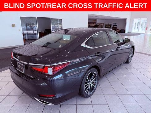Used 2025 Lexus ES 350 w/ Premium Package FWD image 8