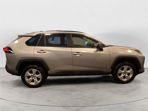 Used 2019 Toyota RAV4 LE image 6
