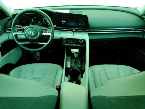 Used 2023 Hyundai Elantra Limited image 3