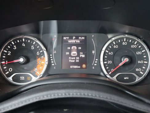 Used 2016 Jeep Renegade Latitude w/ Cold Weather Group image 33