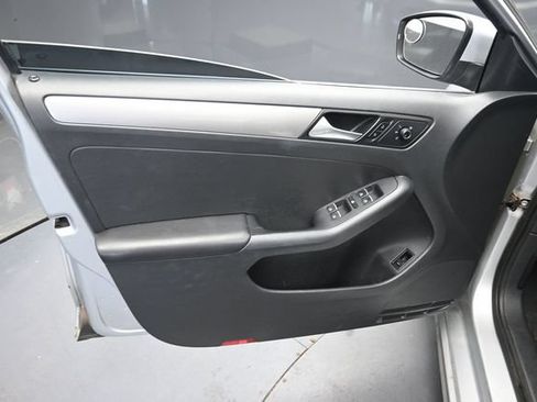 Used 2015 Volkswagen Jetta TDI SE FWD image 13