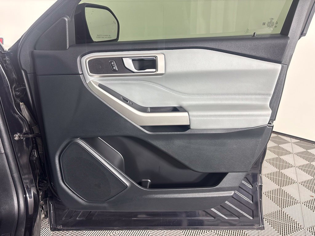 Used 2024 Ford Explorer XLT w/ Equipment Group 202A AWD/4WD image 38