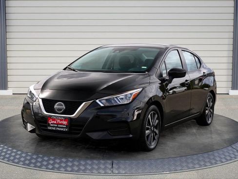 Used 2021 Nissan Versa SV image 3