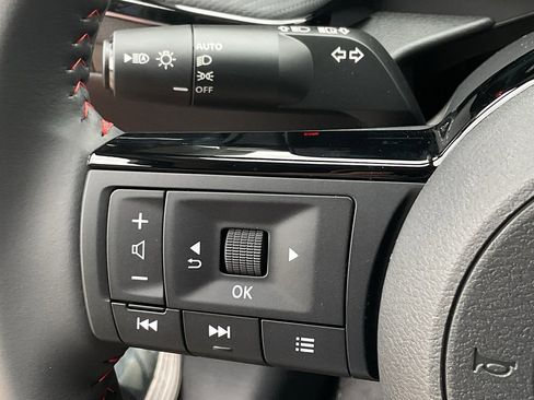 New 2025 Nissan Kicks SR image 23