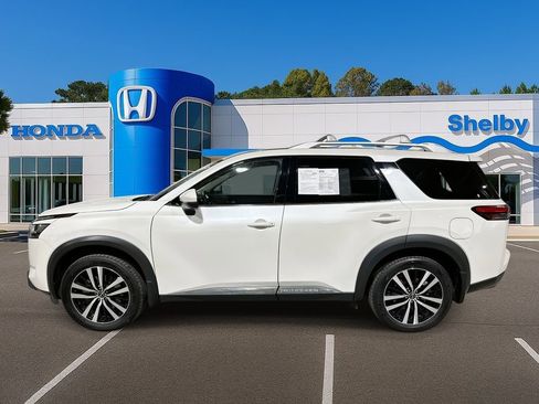 Used 2024 Nissan Pathfinder Platinum image 5