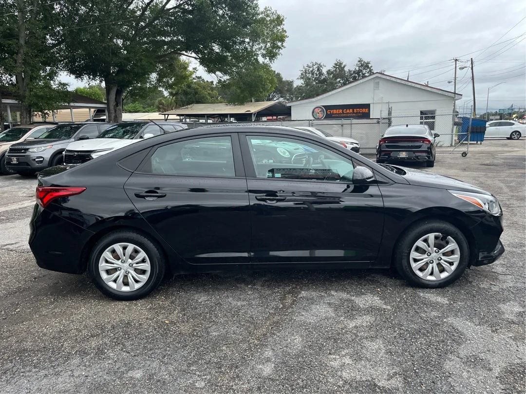 Used 2021 Hyundai Accent SE FWD image 4