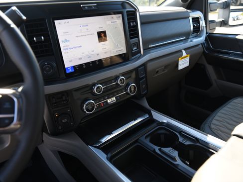 New 2026 Ford F250 Platinum w/ Platinum Plus Package image 34