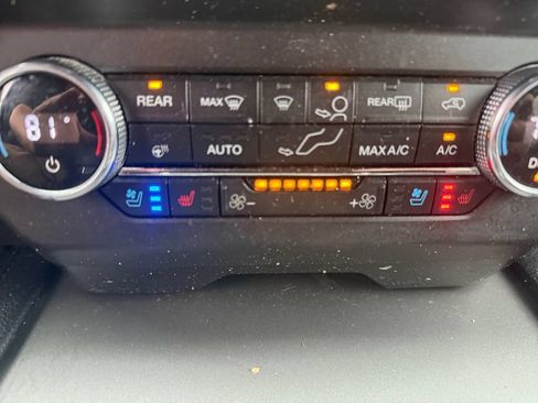 Used 2019 Ford Expedition XLT w/ Equipment Group 202A AWD/4WD image 31