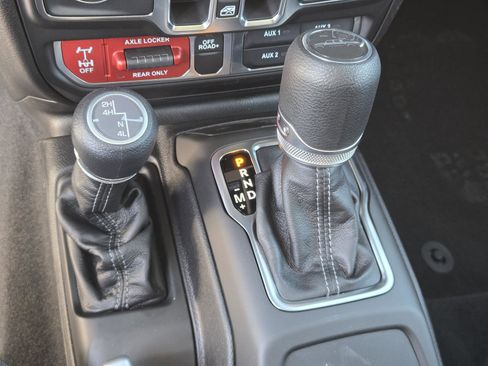 New 2026 Jeep Gladiator Mojave image 16