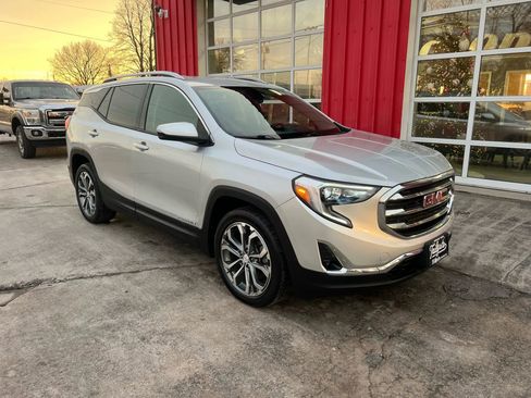 Used 2018 GMC Terrain SLT w/ Preferred Package image 2