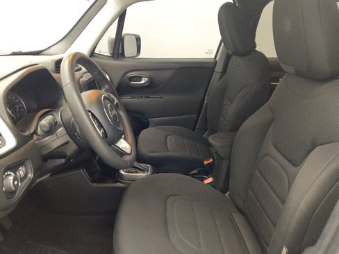 Used 2020 Jeep Renegade Latitude FWD image 17