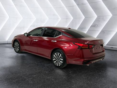 Used 2025 Nissan Altima 2.5 SV w/ SV Premium Package image 6