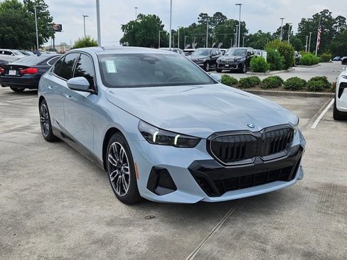 Used 2026 BMW 530i xDrive w/ M Sport Package image 3