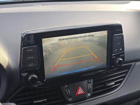 Used 2018 Hyundai Elantra GT image 25