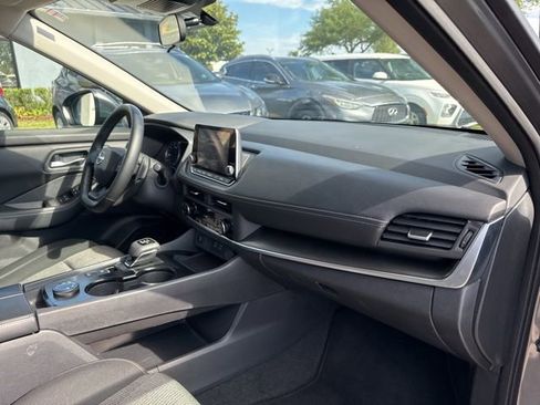 Used 2025 Nissan Rogue SV AWD/4WD image 10