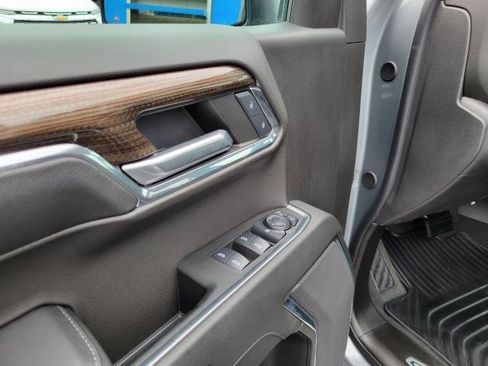 Used 2024 Chevrolet Silverado 1500 LT AWD/4WD image 7