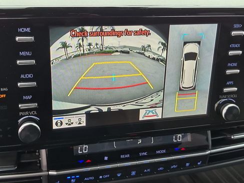 Used 2024 Toyota Sienna Platinum FWD image 24