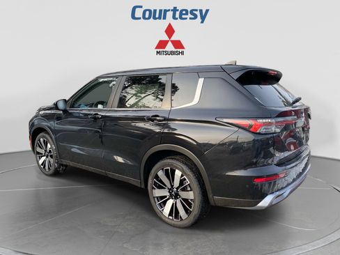New 2026 Mitsubishi Outlander SE AWD/4WD image 3
