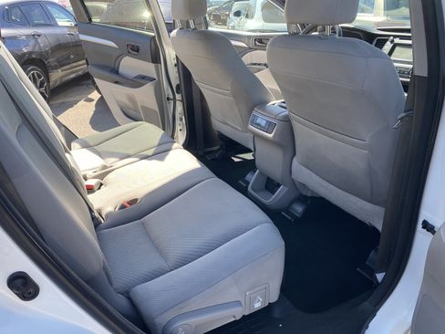 Used 2016 Toyota Highlander LE FWD image 20