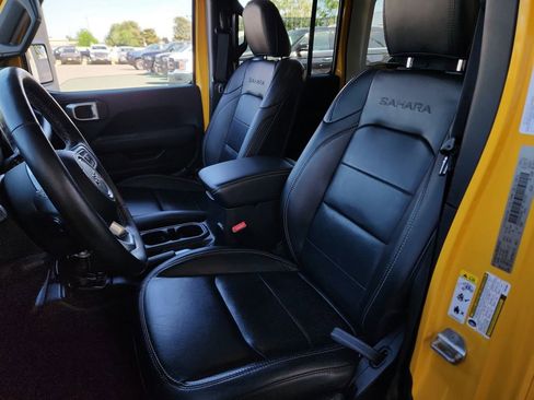 Used 2019 Jeep Wrangler Unlimited Sahara w/ Uconnect 4C Nav & Sound Group AWD/4WD image 18