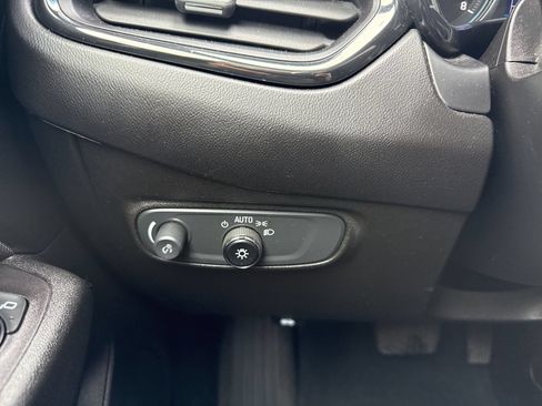 Used 2022 Chevrolet Equinox RS FWD image 36