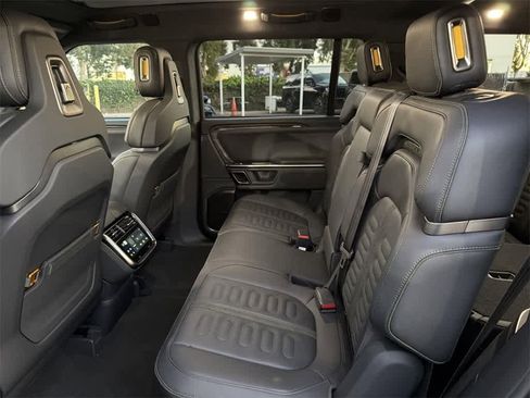 Used 2022 Rivian R1S Launch Edition image 29