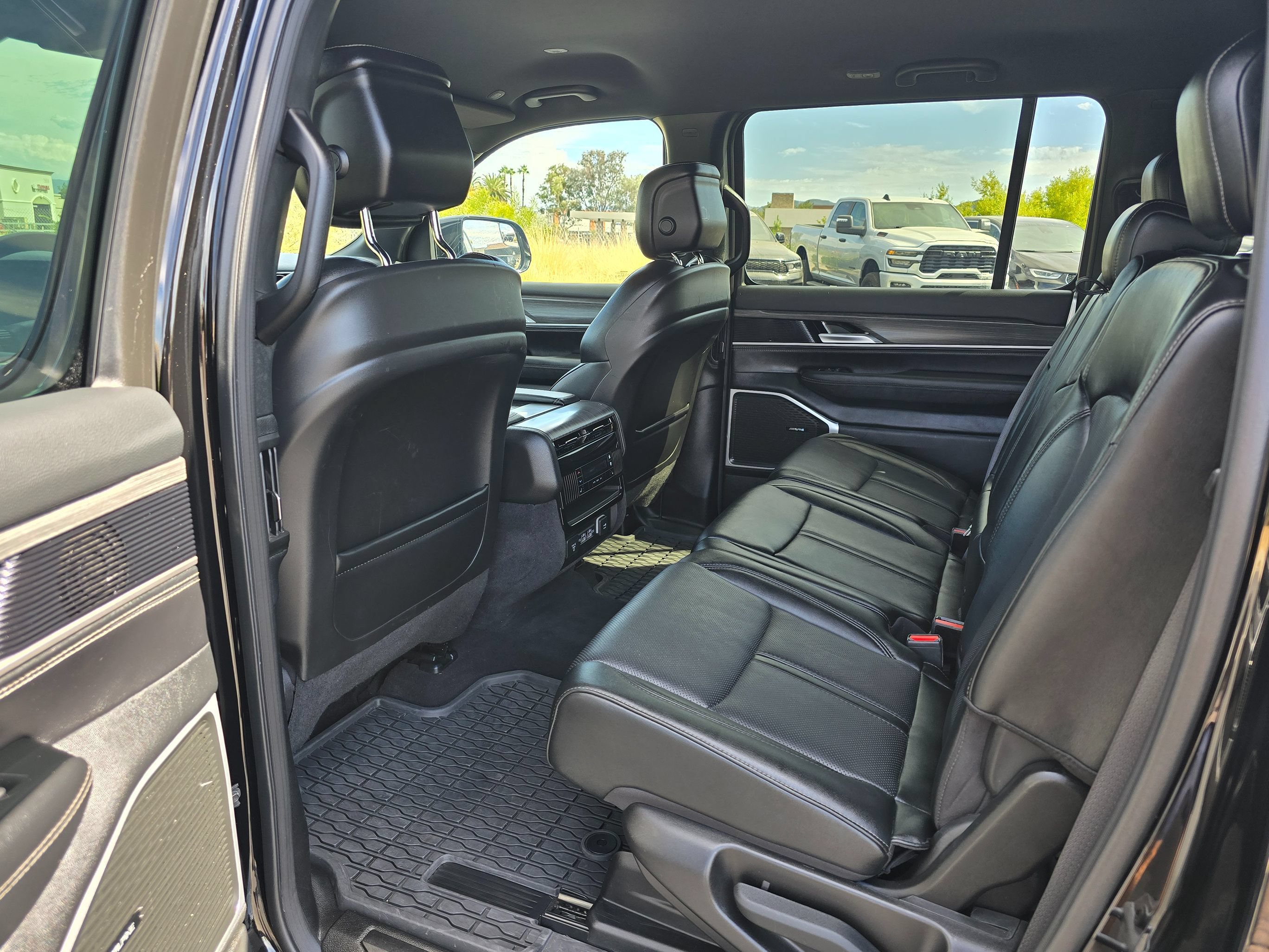 Used 2024 Jeep Wagoneer Series II w/ Flexible Seating Group RWD image 21