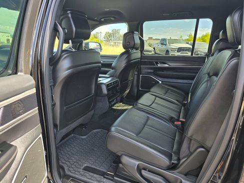 Used 2024 Jeep Wagoneer Series II w/ Flexible Seating Group RWD image 21
