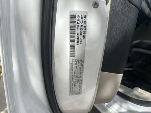 Used 2022 Chrysler Voyager LX FWD image 10
